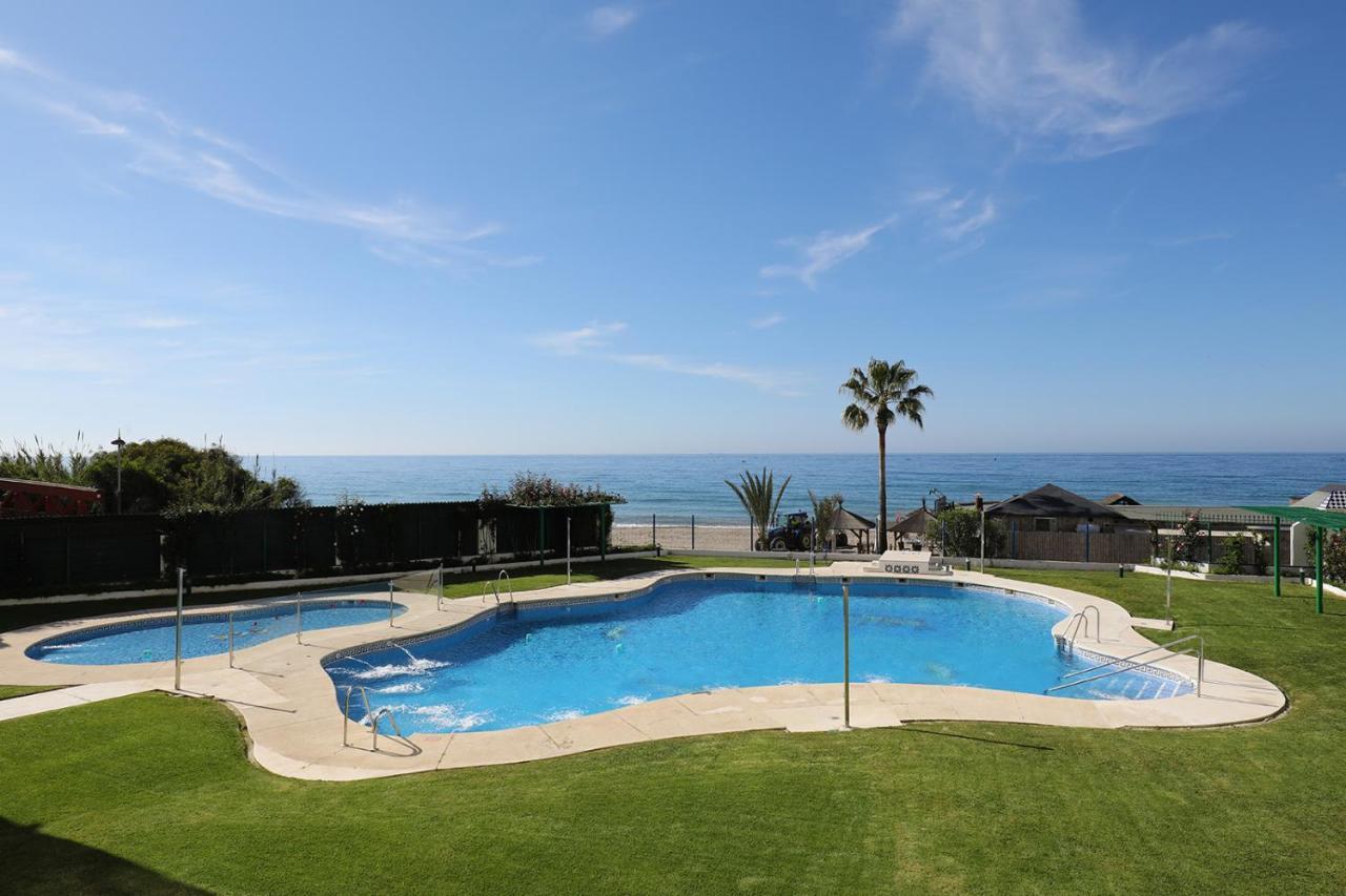 Banana Beach primera línea de playa Marbella Exterior foto